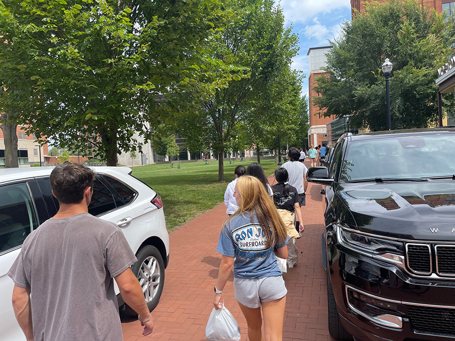 Student move-in girls